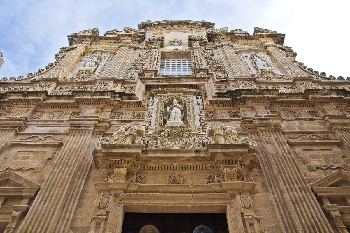 Read the Cathedral Facade