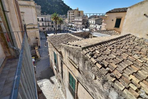 Back-Look Over Facades